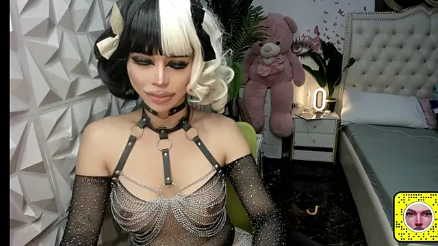 Snapshot of janecomander chatting on 11.04.25 janecomander online show from 11.04.25