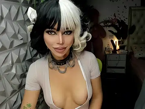 Snapshot of janecomander chatting on 11.13.25 janecomander online show from 11.13.25