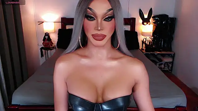 xQueenElektrax online show from 11.29.25