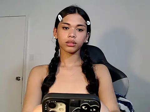 Snapshot of urcurlydiva chatting on 11.25.25 urcurlydiva online show from 11.25.25