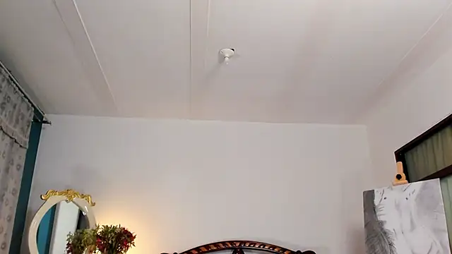 Snapshot of nonbinaryangel chatting on 10.23.25 nonbinaryangel online show from 10.23.25