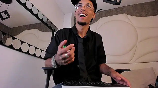 Thiagoferreti online show from 10.02.25