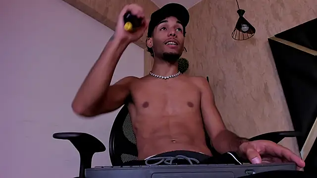 Thiagoferreti online show from 10.18.25