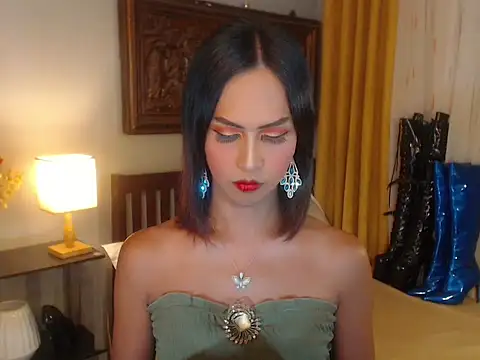 Snapshot of Nathalieheartt chatting on 10.05.25 Nathalieheartt online show from 10.05.25