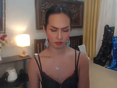 Nathalieheartt online show from 11.18.25