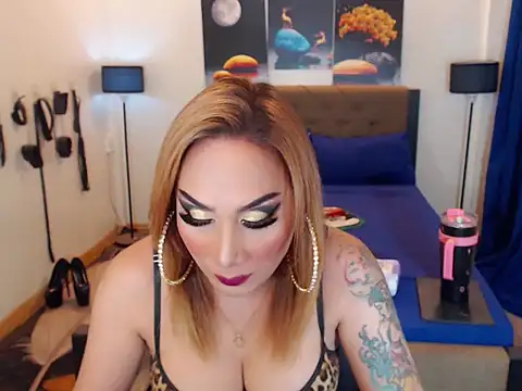 Snapshot of Allysonevanns chatting on 09.12.25 Allysonevanns online show from 09.12.25