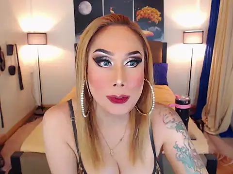 Snapshot of Allysonevanns chatting on 10.24.25 Allysonevanns online show from 10.24.25