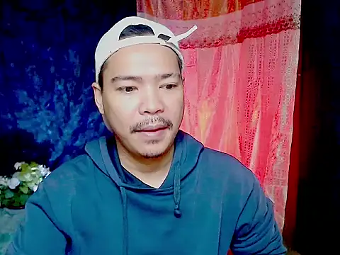 Snapshot of MANIACasianX chatting on 11.10.25 MANIACasianX online show from 11.10.25