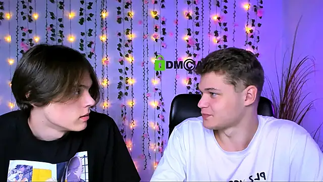 Snapshot of lucas_long_ chatting on 10.04.25 lucas long online show from 10.04.25