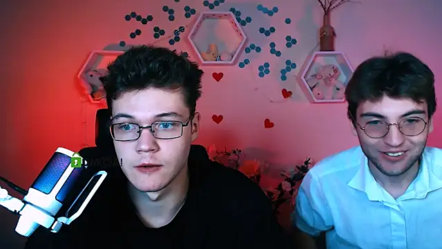 Snapshot of lucas_long_ chatting on 10.17.25 lucas long online show from 10.17.25