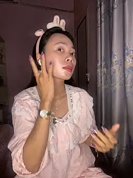 Snapshot of Dau-Tayy chatting on 10.07.25 Dau-Tayy online show from 10.07.25