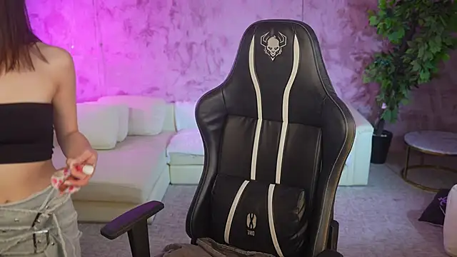 Snapshot of Selena_Glow chatting on 10.05.25 Selena Glow online show from 10.05.25