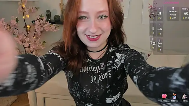 Snapshot of Violet_Griffen chatting on 10.18.25 Violet Griffen online show from 10.18.25