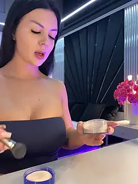 KenyaCruz online show from 10.21.25