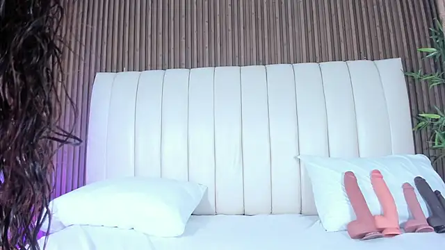 Snapshot of SandraMilerr chatting on 10.15.25 SandraMilerr online show from 10.15.25