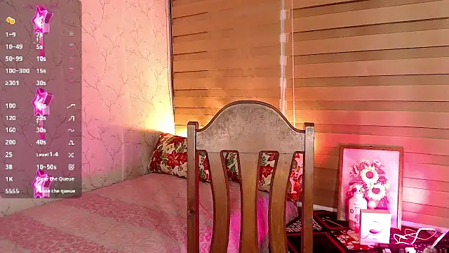 Snapshot of TssluttyNikka chatting on 10.18.25 TssluttyNikka online show from 10.18.25