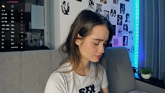 Snapshot of lovelyalivia chatting on 11.15.25 lovelyalivia online show from 11.15.25