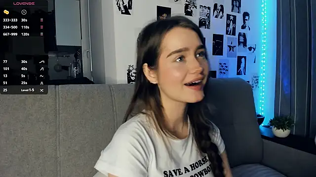 Snapshot of lovelyalivia chatting on 11.25.25 lovelyalivia online show from 11.25.25