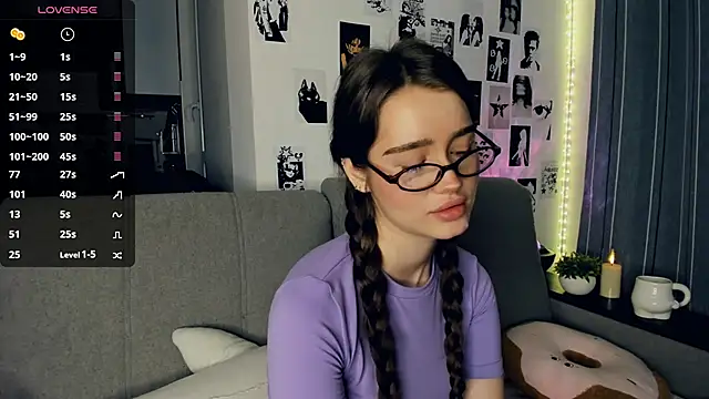 Snapshot of lovelyalivia chatting on 11.30.25 lovelyalivia online show from 11.30.25