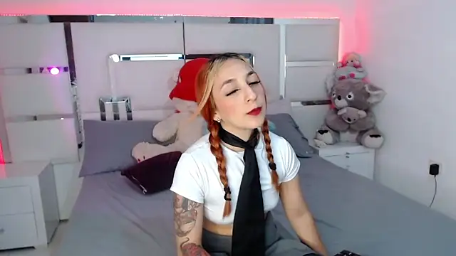 Snapshot of ElektraRous chatting on 09.26.25 ElektraRous online show from 09.26.25