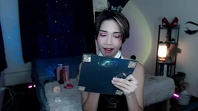 Lavictoriathegreat online show from 12.22.25