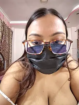 Snapshot of colleen_hoover chatting on 06.19.26 colleen hoover online show from 06.19.26