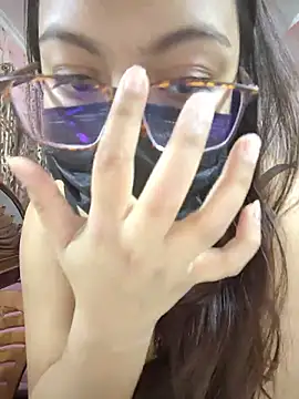 Snapshot of colleen_hoover chatting on 06.25.26 colleen hoover online show from 06.25.26