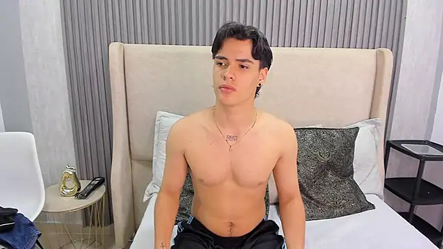 Snapshot of BenitoSaenz chatting on 09.12.25 BenitoSaenz online show from 09.12.25