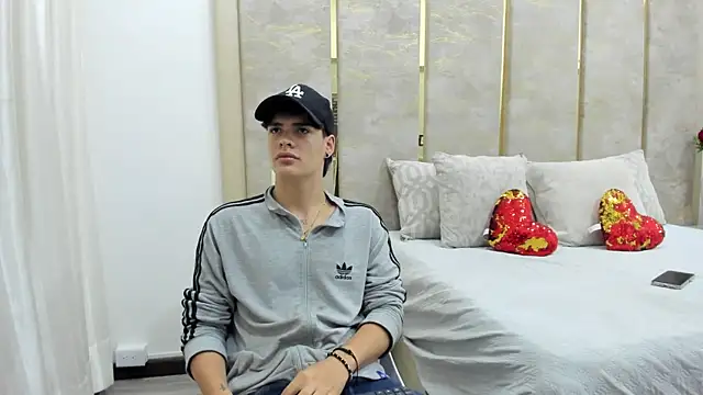 Snapshot of BenitoSaenz chatting on 09.13.25 BenitoSaenz online show from 09.13.25