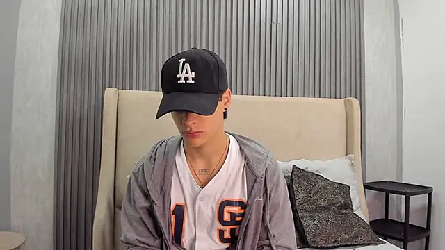 Snapshot of BenitoSaenz chatting on 09.16.25 BenitoSaenz online show from 09.16.25