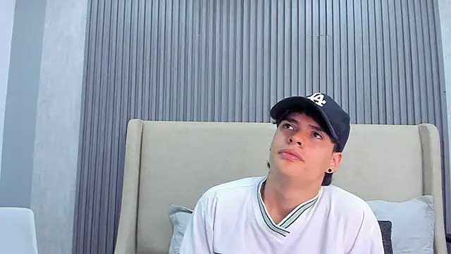 Snapshot of BenitoSaenz chatting on 09.17.25 BenitoSaenz online show from 09.17.25