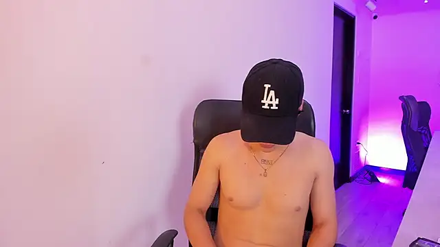 Snapshot of BenitoSaenz chatting on 09.19.25 BenitoSaenz online show from 09.19.25