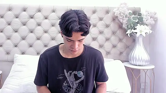 Snapshot of BenitoSaenz chatting on 09.21.25 BenitoSaenz online show from 09.21.25