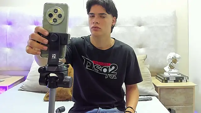 Snapshot of BenitoSaenz chatting on 09.25.25 BenitoSaenz online show from 09.25.25