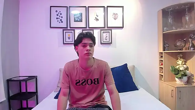 Snapshot of BenitoSaenz chatting on 09.27.25 BenitoSaenz online show from 09.27.25