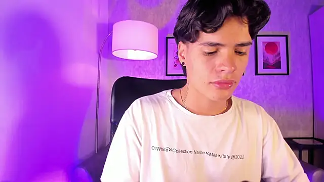 Snapshot of BenitoSaenz chatting on 10.01.25 BenitoSaenz online show from 10.01.25