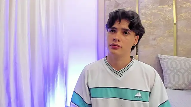 Snapshot of BenitoSaenz chatting on 10.09.25 BenitoSaenz online show from 10.09.25