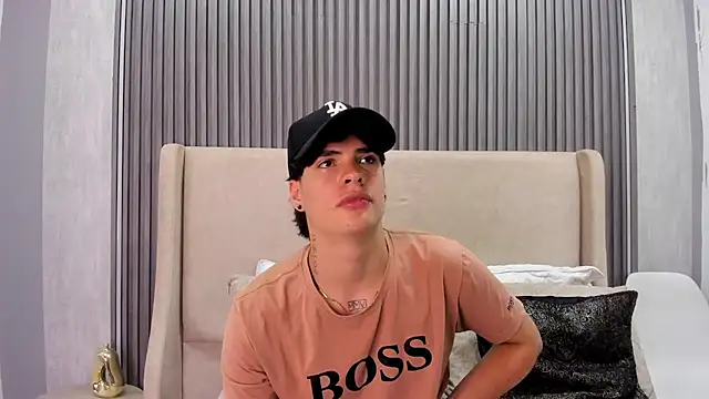 Snapshot of BenitoSaenz chatting on 10.11.25 BenitoSaenz online show from 10.11.25