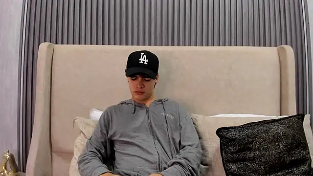 Snapshot of BenitoSaenz chatting on 10.12.25 BenitoSaenz online show from 10.12.25