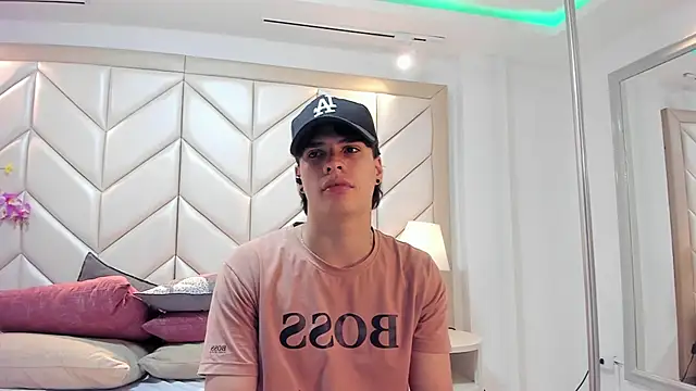 Snapshot of BenitoSaenz chatting on 10.14.25 BenitoSaenz online show from 10.14.25