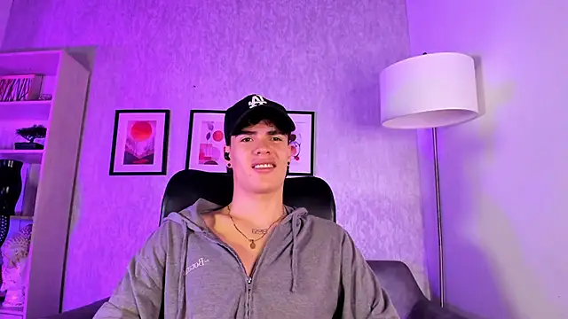 Snapshot of BenitoSaenz chatting on 11.03.25 BenitoSaenz online show from 11.03.25