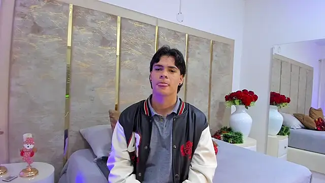 BenitoSaenz online show from 12.22.25