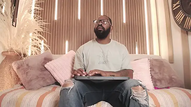 King Malik online show from 09.26.25