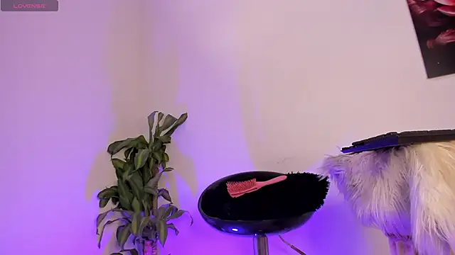 Michell Whitets online show from 10.17.25