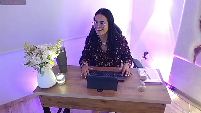 Rosalind tay online show from 10.24.25