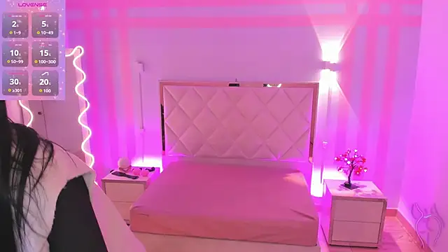 Rosalind tay online show from 04.15.26