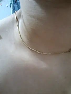 Snapshot of Suna_Lina chatting on 10.17.25 Suna Lina online show from 10.17.25