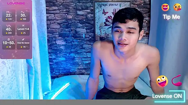 Snapshot of hot_asian01 chatting on 10.31.25 hot asian01 online show from 10.31.25
