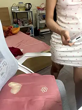 Snapshot of Mina048 chatting on 09.25.25 Mina048 online show from 09.25.25