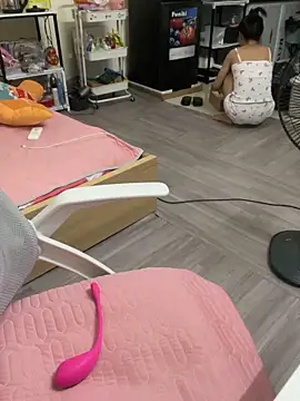 Snapshot of Mina048 chatting on 09.28.25 Mina048 online show from 09.28.25